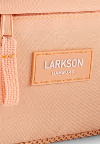 Larkson OLE - Marsupio - peach