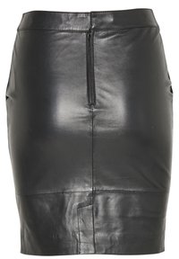 Jupe en cuir noire longueur genou avec coutures visibles et fermeture éclair centrale au dos.