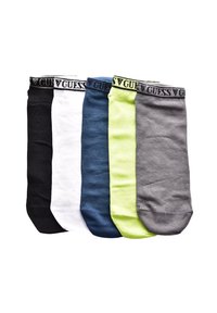 Cinq paires de chaussettes pour hommes en noir, blanc, marine, vert lime et gris, avec une bande logo portant "GUESS" sur le poignet. Coupe régulière, mélange de coton.