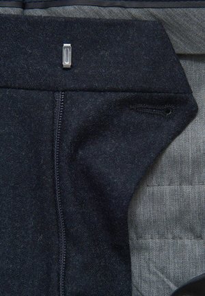 Oscar Jacobson DENZ TURN UP - Chinos - midnight blue