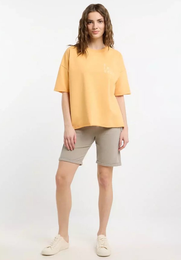 BRINJANA BERMUDA - Shorts - soft mud
