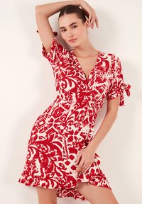 LELA REGULAR FIT - Rochie de zi - bordeaux