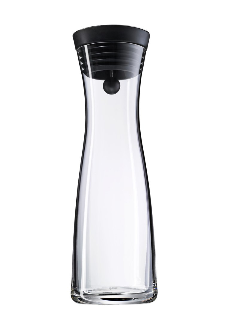 Carafe en verre transparent au design conique, couvercle en plastique noir et bouchon en forme de boule. Surface lisse et style minimaliste.