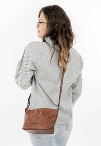SURI FREY HADLEY - Cross body bag - cognac