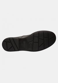 Suola di scarpa in gomma nera con un motivo testurizzato, caratterizzata da linee orizzontali e diagonali per una maggiore aderenza. Logo del marchio impresso vicino al tallone.