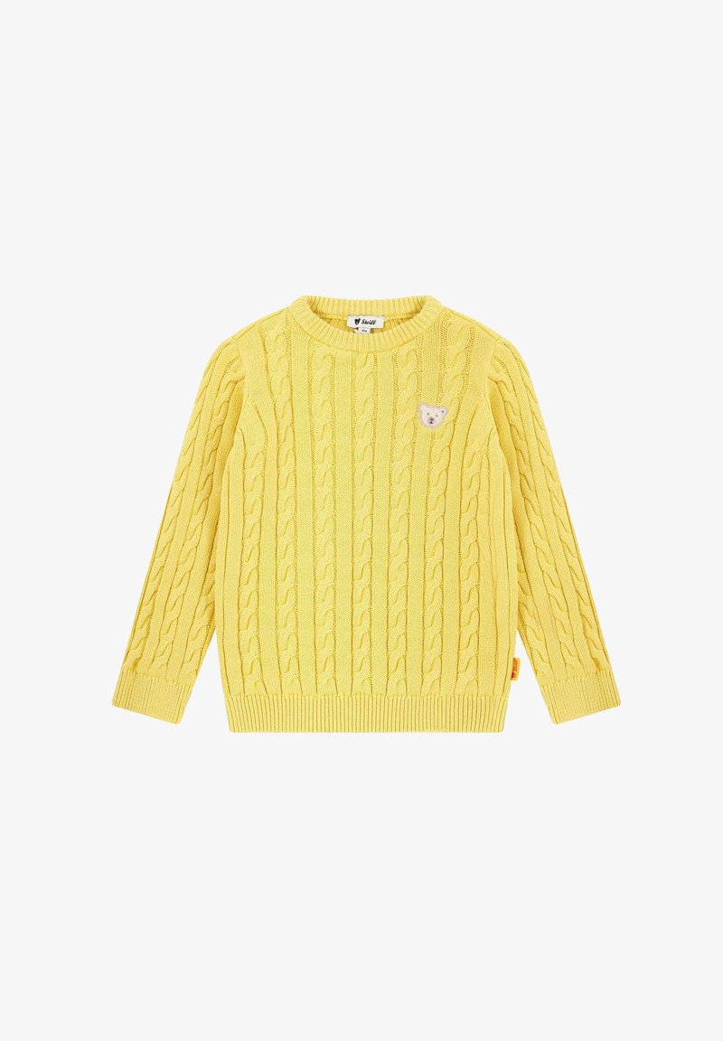 Gelber gestrickter Pullover mit einem strukturierten Zopfmuster, rundem Halsausschnitt, langen Ärmeln und einem kleinen Bärchen-Patch auf der Brust.