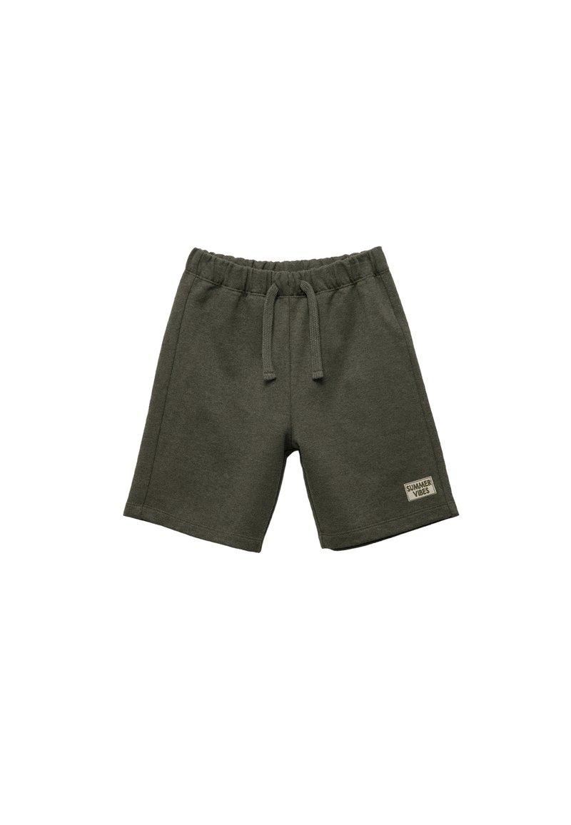 Grüne Baumwollshorts mit elastischem Bund, Kordelzug und einem "SUMMER VIBES"-Schild an der Seite. Weiche Textur, knielanges Design.