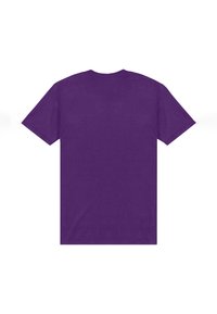 Fialové bavlněné tričko s krátkým rukávem, kulatým výstřihem a hladkou strukturou. Na zadní straně nejsou viditelné logo ani vzory.