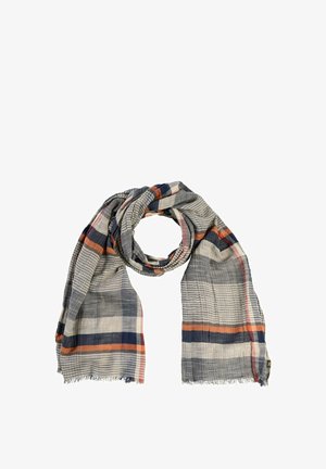 Licht stoffen sjaal met horizontale en verticale strepen in marineblauw, oranje, beige en roze, losjes omgeslagen met franjes aan de randen.