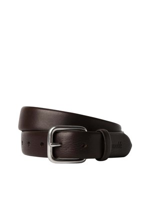 Brauner Ledergürtel mit glatter Oberfläche, ausgestattet mit einer silbernen Metallschnalle und fünf Einstelllöchern zur Größenanpassung.