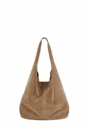 Brązowa torba hobo z zamszu z szerokim pojedynczym paskiem i miękką, miękką strukturą, pokazana na białym tle.