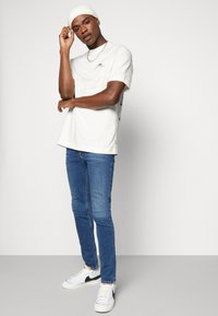 Diesel SLEENKER - Calças de ganga de corte skinny - 09d44 01