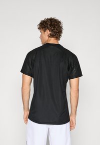 ASICS MATCH CAPSULE TOP - Sport T-Shirt - performance black
