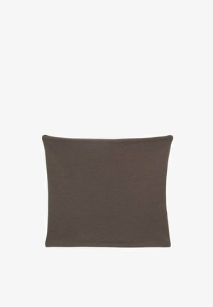 Hnedý elastický nákrčník bez švov, s jemnou textúrou a obdĺžnikovým tvarom, vhodný na nosenie vonku.