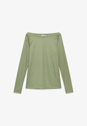 Langärmeliges Oberteil aus grünem Stoff mit geometrischem Muster, weitem Ausschnitt und leicht geschwungenem Saum. Weiche Textur, lässiges Design.