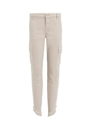 Pantalones cargo beige de algodón, con bolsillos frontales y laterales, cierre de botón y detalles de dobladillo deshilachado. Corte ajustado con una ligera textura.