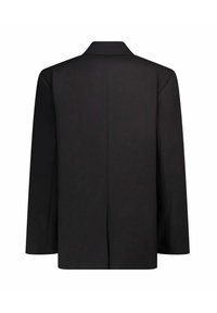 Blazer nero su misura con uno spacco posteriore singolo, revers ampia e maniche lunghe. Realizzato in tessuto liscio con una silhouette strutturata.