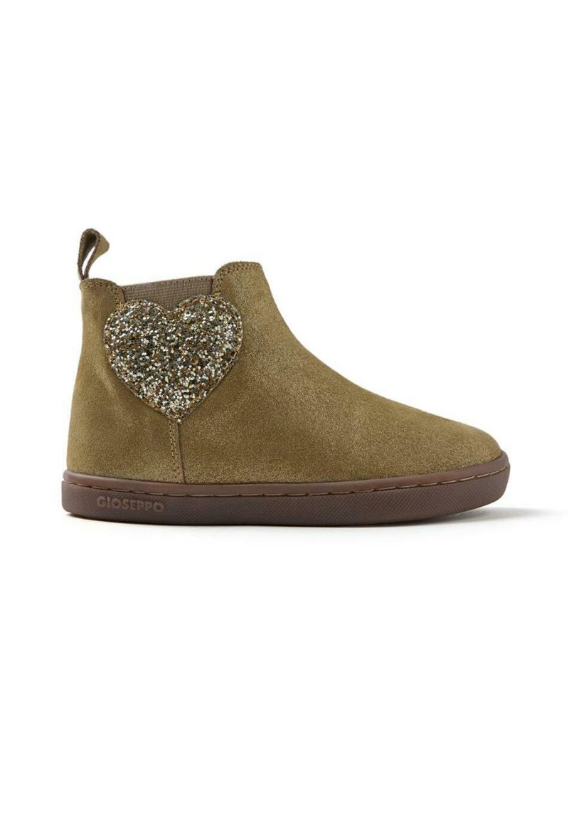 Stivaletti alla caviglia in suede verde oliva con suola in gomma marrone, caratterizzati da un accento a forma di cuore glitterato sul lato e un tassello di apertura sul retro.