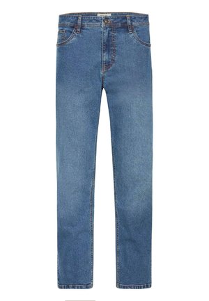 Pantalones vaqueros de denim azul con corte recto, que presentan cinco bolsillos, cierre de botón y costuras en contraste. Textura suave con un lavado medio.