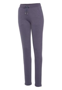 Grau-lila Jogginghosen aus weichem Stoff. Mit einem Kordelzugbund, zwei Seitentaschen und schmal zulaufenden Beinen mit elastischen Bündchen.