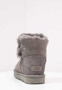 UGG MINI BAILEY BUTTON - Botines bajos - grey