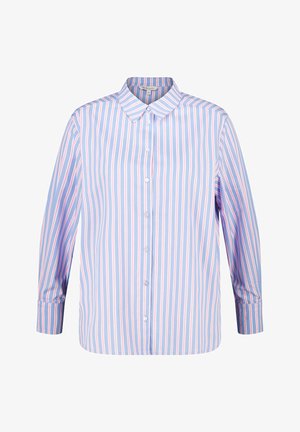 Chemise à rayures bleue clair avec des rayures verticales roses et blanches. Dispose d'un col classique et de longues manches avec des poignets à boutons.