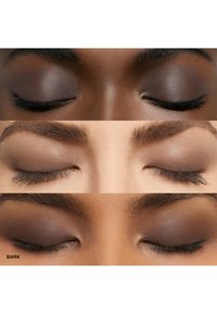 Drei Sets geschlossener Augen zeigen neutrale Braun-Ton-Schattierungen. Die Textur ist matt, mit subtilen Variationen in der Tiefe auf den Augenlidern.