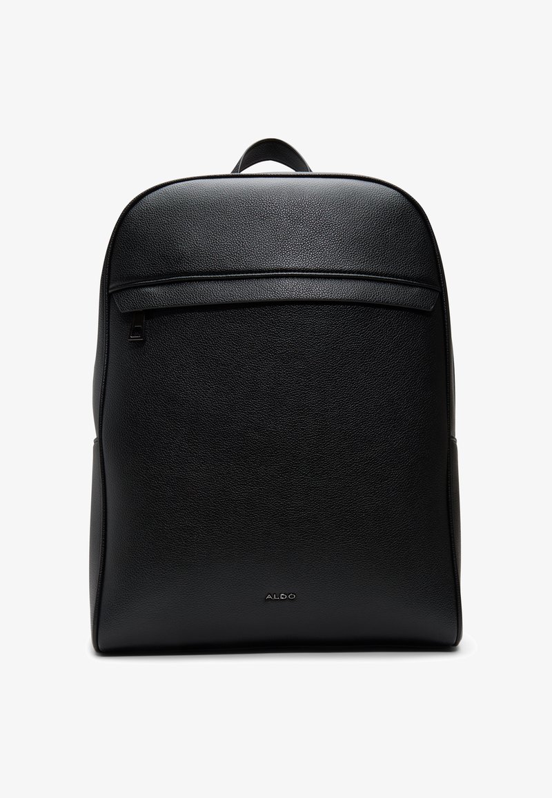 Musta teksturoitu nahkainen reppu, jossa on etutasku vetoketjulla, yläkahva ja minimaalinen ALDO-logo lähellä pohjaa keskitettynä.