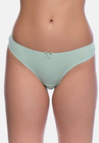 Hellgrüne Baumwollbikiniunterwäsche mit glatter Textur, die an der Vorderseite eine kleine Schleifenakzentuierung und einen dezenten Spitzenbesatz entlang der Kanten aufweist.