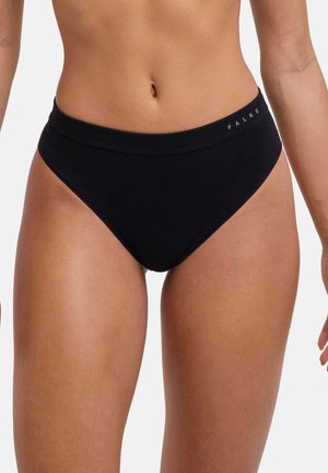 Kvinde iført sorte højtskårne bikiniunderdele med Falke-logo på linningen, vist fra taljen til midt på låret mod ensfarvet baggrund.
