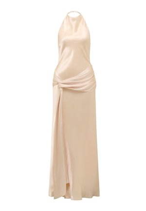 Μακρύ σατέν φόρεμα χωρίς μανίκια με λαιμόκοψη halter και διακοσμητική ζώνη δέσιμη στη μέση, σε ανοιχτό μπεζ χρώμα.