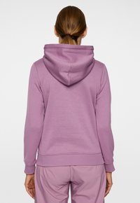 Felpa con cappuccio in lavanda chiaro, con polsini e orlo a coste, realizzata in tessuto morbido. Design semplice senza decorazioni.