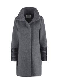 Šedý kabát z vlněné směsi s texturovaným vzorem, širokým límcem a černými polstrovanými rukávy. Obsahuje přední zapínání a klasický design.