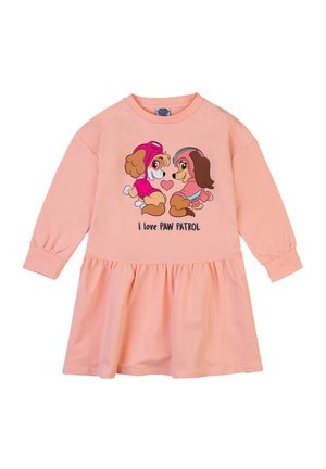 Pfirsichfarbendes Kleid mit langen Ärmeln, das einen ausgestellten Rock hat. Auf der Vorderseite sind zwei Cartoon-Hunde und der Text "Ich liebe PAW PATROL" aufgedruckt.