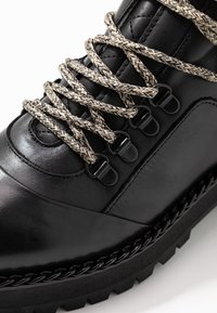 The Kooples Stivaletti con plateau - black