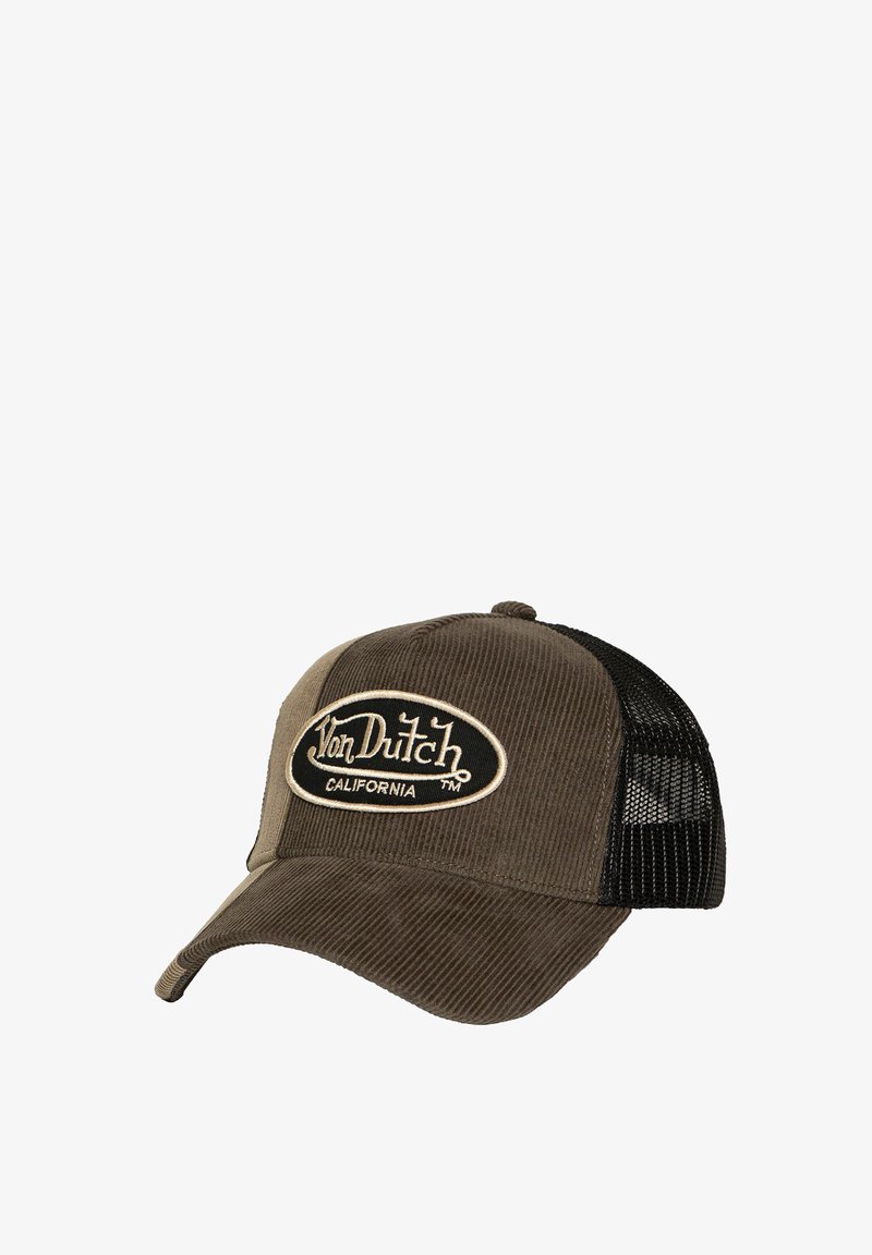Casquette de baseball en velours côtelé marron avec un dos en maille noire. Elle présente un logo ovale brodé avec "Von Dutch California" en lettres couleur crème.