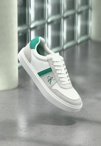 Επιλέχθηκε, bright white/enchanted forest