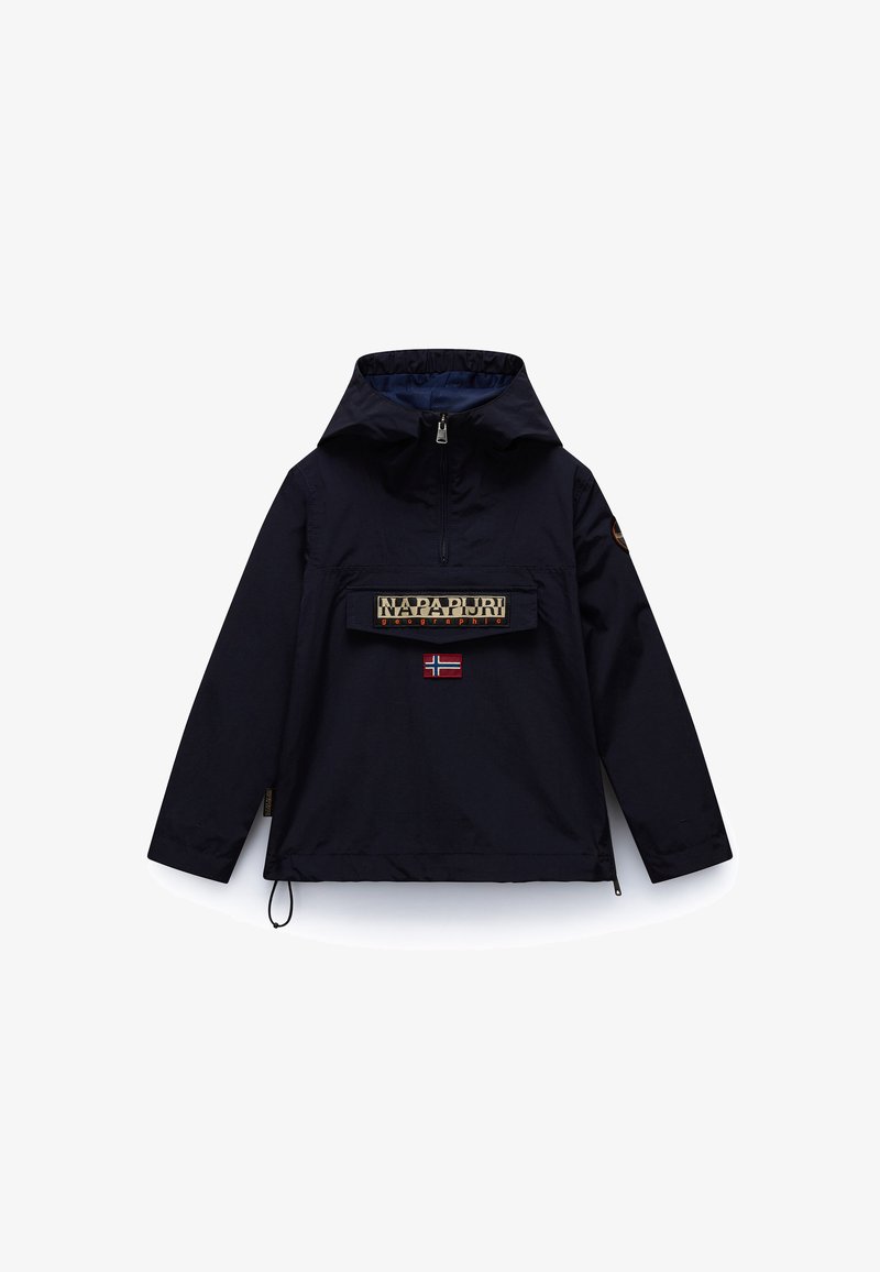 Μπλε ναυτικό αδιάβροχο μπουφάν με μπροστινή τσέπη, φερμουάρ και ελαστικές μανσέτες. Διαθέτει λογότυπο και λεπτομέρεια με τη σημαία της Νορβηγίας στην τσέπη.