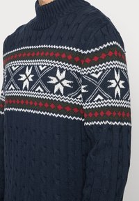 Selected Homme SLHFLAKE CABLE - Džemperis - sky captain
