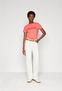BOSS ELOGO - Triko s potiskem - bright pink