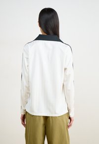 Thumbnail Image 4