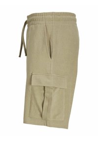 Khaki Baumwollshorts mit elastischem Bund, Kordelzug, Seitentaschen und einer großen aufgesetzten Tasche vorne für zusätzlichen Nutzen.