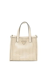 Borsa a tracolla beige intrecciata con accenti in pelle liscia, due manici corti e un logo metallico triangolare sul davanti. I lati sono cuciti.