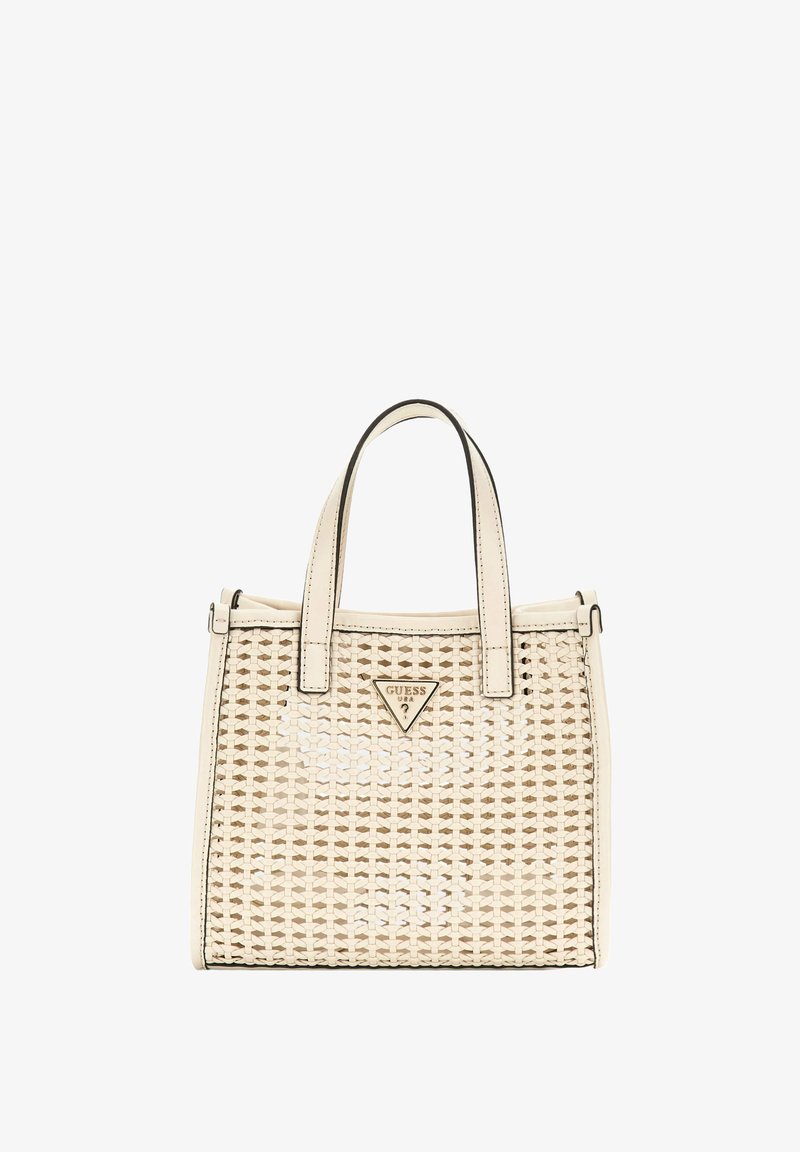 Borsa a tracolla beige intrecciata con accenti in pelle liscia, due manici corti e un logo metallico triangolare sul davanti. I lati sono cuciti.