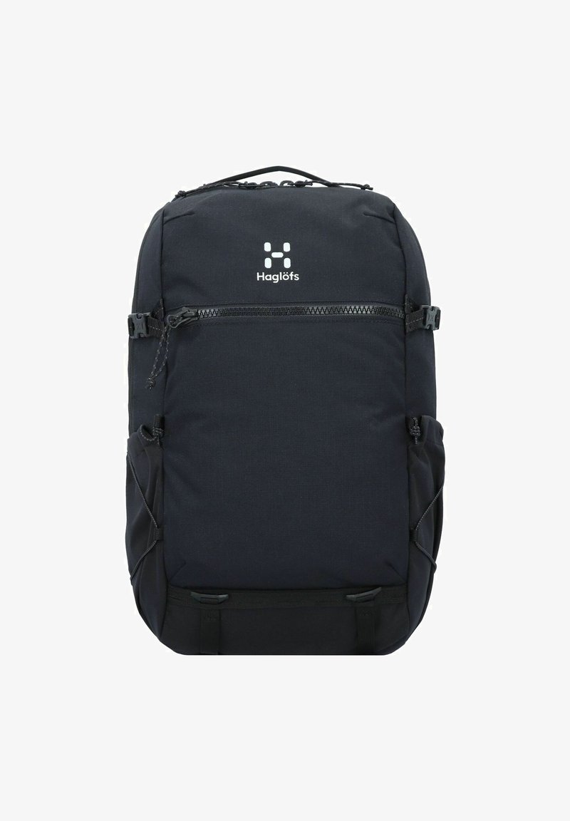 Mochila rectangular negra de Haglöfs con bolsillo delantero con cremallera, bolsillos elásticos laterales, asa superior y correas de compresión en los laterales y en la parte inferior.
