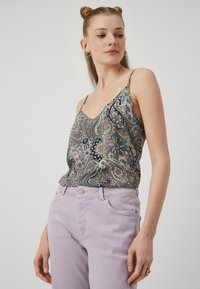 Vero Moda VMEASY SINGLET V NECK - Top - laurel wreath/kira