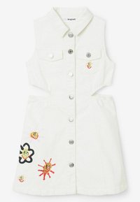 Valkoinen hihaton mekko, jossa on napit ja kaksi etutaskua, ja johon on ommeltu värikkäitä brodeerattuja yksityiskohtia kukista ja kuvioista. Denimpintainen materiaali.