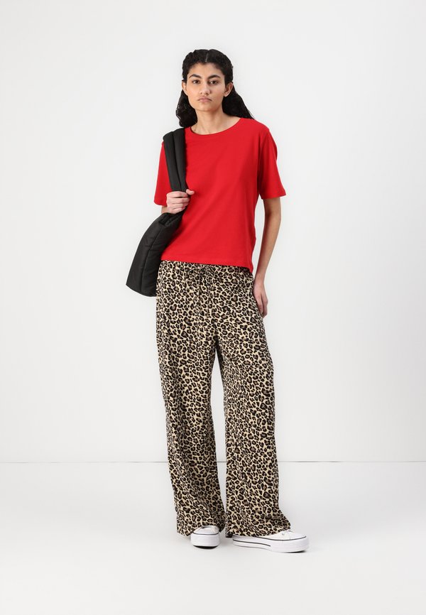 Drapey Wide Leg Pull-On Pant - Trousers3