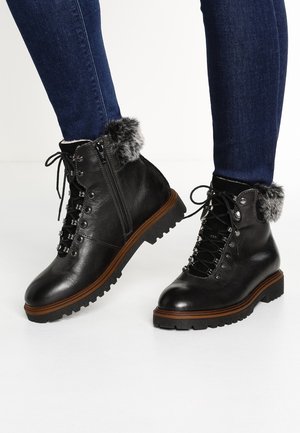 Schnürstiefelette - black