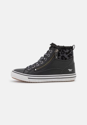 Black high-top sneaker with faux fur collar, zip closure, and contrasting leopard print, featuring a textured sole and branding on the side.